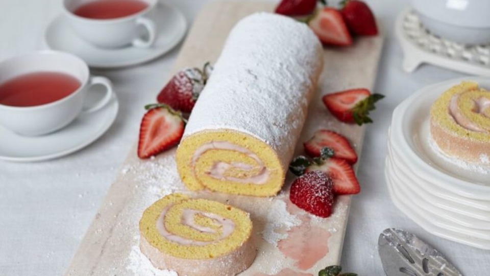 Rolled Strawberry Sponge Cake Recipe (Instance 1) — Instance — Interactive video experience