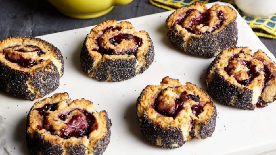 Bonne Maman Blueberry-Barley Pinwheel Scones (Instance 1) — Instance — Interactive video experience