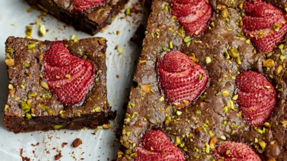 Gluten Free Strawberry Pistachio Brownies (Instance 1) — Instance — Interactive video experience