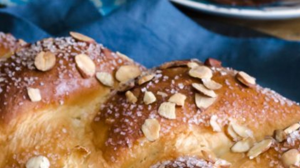 Almond Filled Challah (Instance 1) — Instance — Interactive video experience