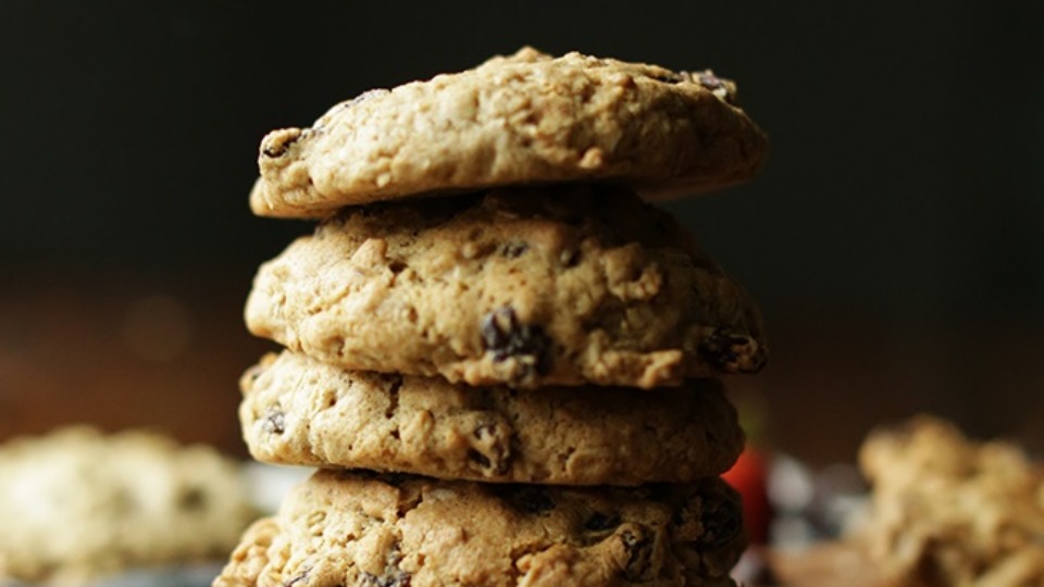How to Make: Gluten Free Oatmeal Raisin Cookies (Instance 1) — Instance — Interactive video experience
