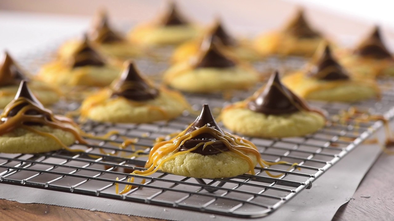 Chocolate-Salted Caramel Blossom Cookies (Instance 1) — Instance — Interactive video experience