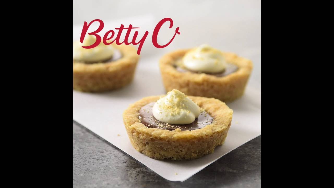 S'mores Fudge Cookie Pies (Instance 1) — Instance — Interactive video experience