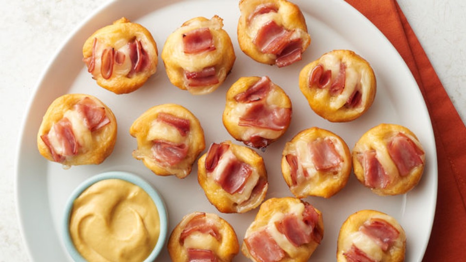 Sweet Hawaiian Honey Ham and Swiss Hasselback Biscuit Bites | Pillsbury Recipe (Instance 1) — Instance — Interactive video experience