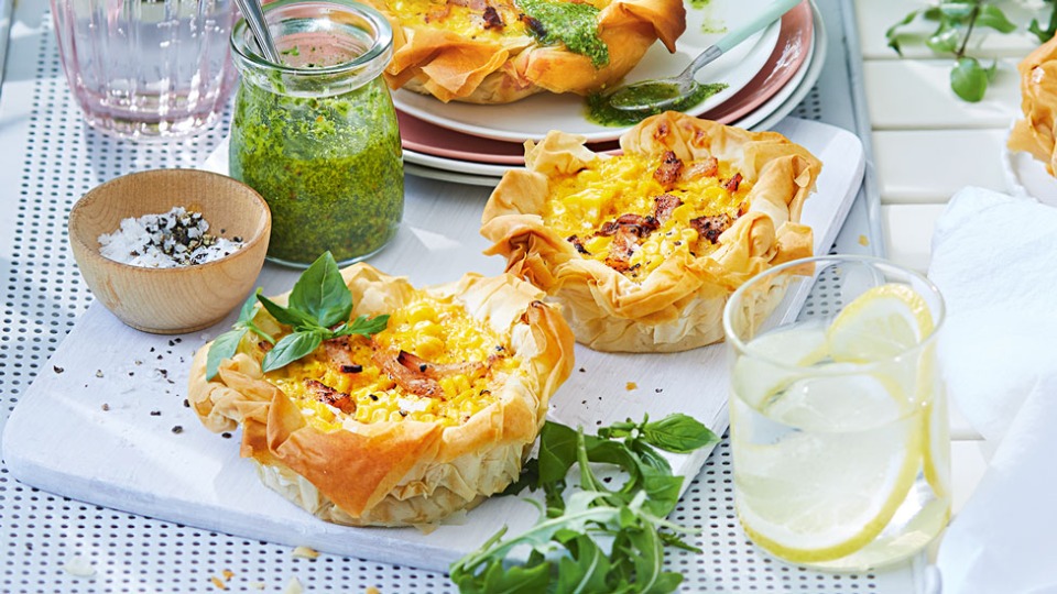Bacon and corn mini quiches with basil pesto - product — Instance — Interactive video experience