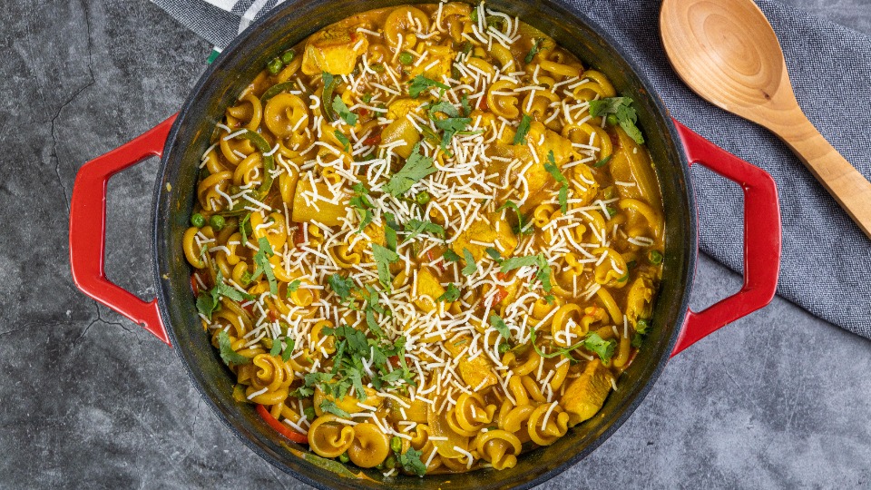 One Pot Yellow Curry Chicken Pasta - product (AYAM) — Instance — Interactive video experience