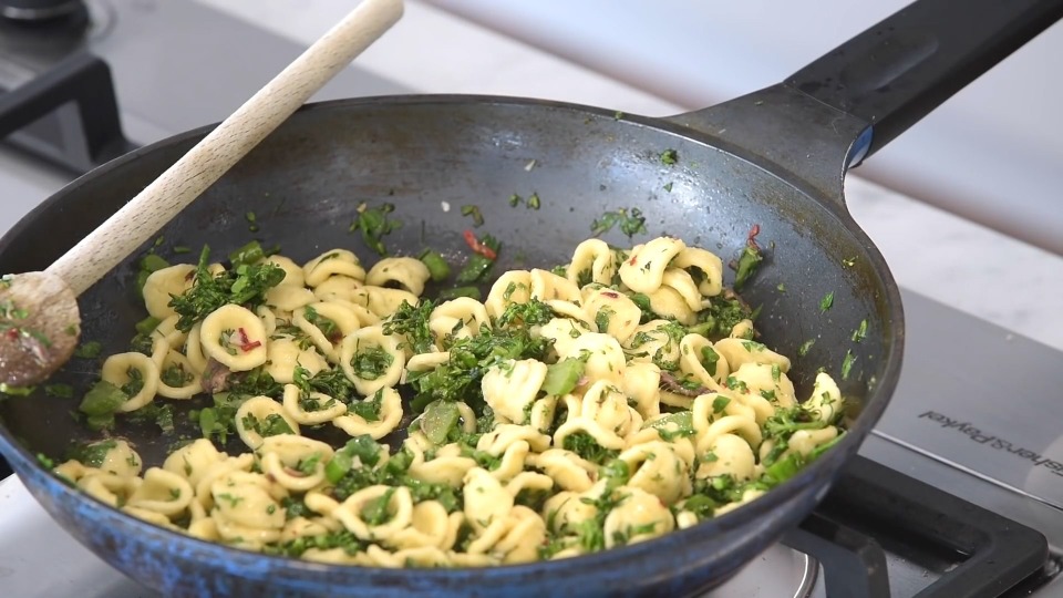 Orecchiette with Broccoli, Anchovy, Chilli and Garlic - product — Instance — Interactive video experience