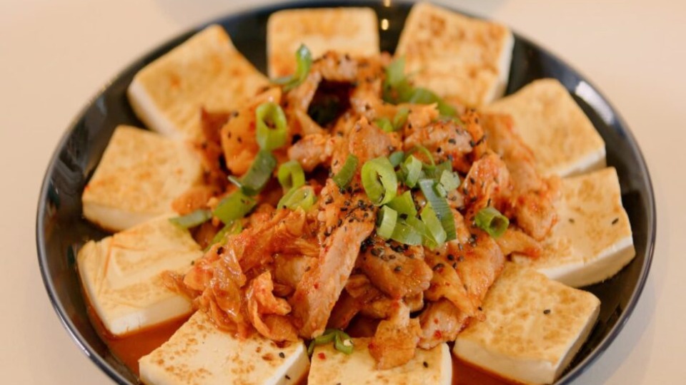 Tofu with Stir-fried Kimchi and Pork Belly (Dubu Kimchi) — Interactive video experience