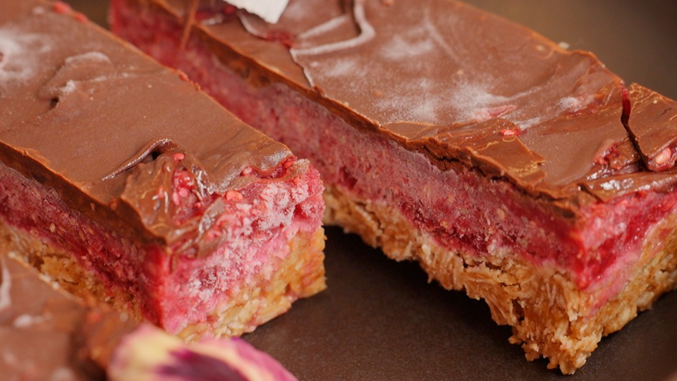 No Bake Oat & Rasberry Choc Slice - Post Nav — Interactive video experience