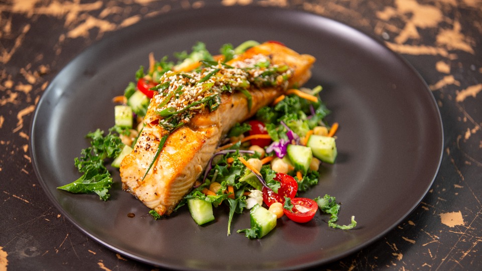 9071 Salmon with a Zingy Ginger sauce - Recipe — Interactive video experience