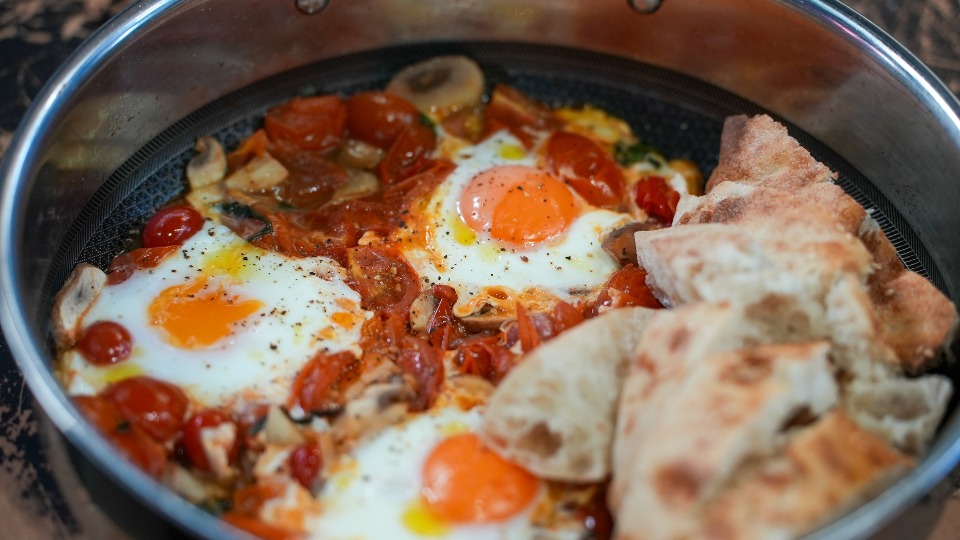 9202 Shakshuka Baked Eggs - Recipe — Interactive video experience