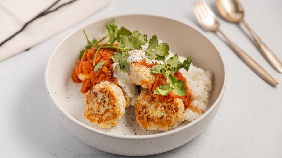 Chicken Rissoles with Spicy Tomato Sauce - Product — Instance — Interactive video experience